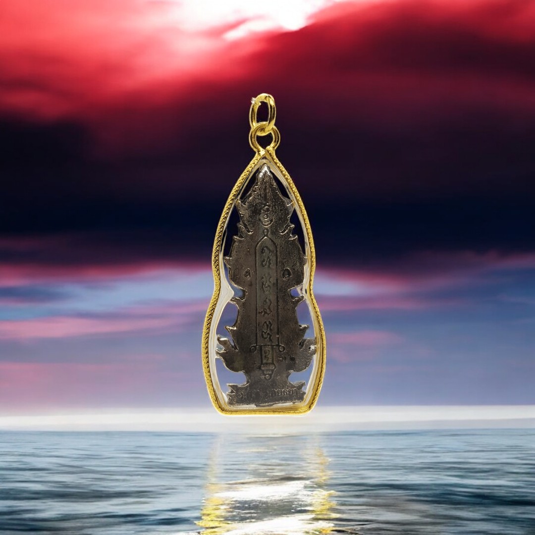 Thao Wessuwan pendant - large size, 3CM gold rattan frame (3)-Photoroom